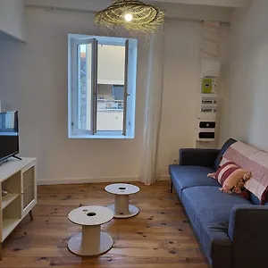 https://aux-portes-du-palais-garage-a-velo.hotels-rhonealpes.com